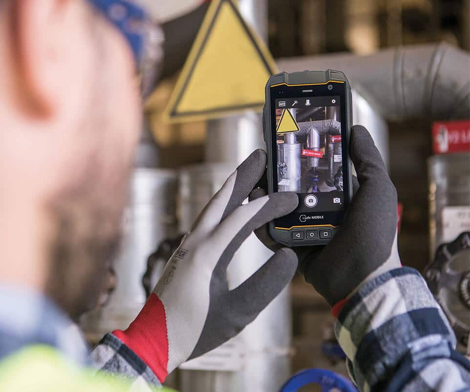 acmadis-is530-1-smartphone-durci-dati-atex image 2